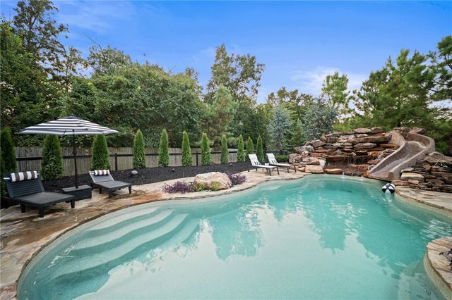 12175 Lost Oak Drive, Bentonville, AR 72712