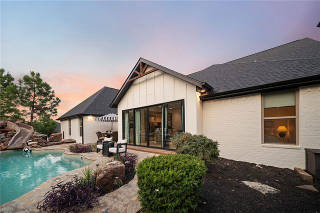 12175 Lost Oak Drive, Bentonville, AR 72712