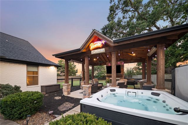 12175 Lost Oak Drive, Bentonville, AR 72712