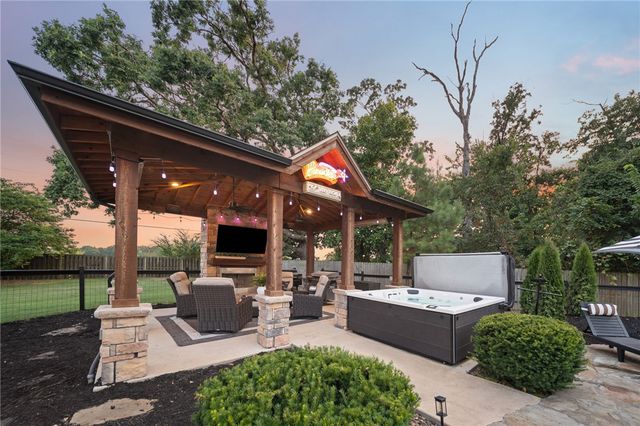 12175 Lost Oak Drive, Bentonville, AR 72712