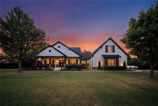 12175 Lost Oak Drive, Bentonville, AR 72712