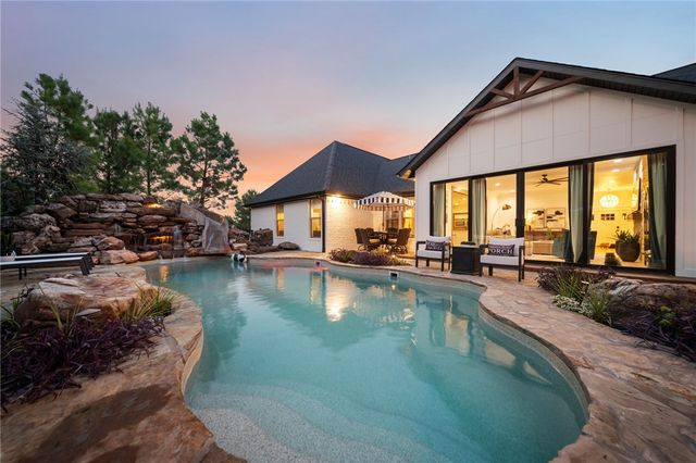 12175 Lost Oak Drive, Bentonville, AR 72712