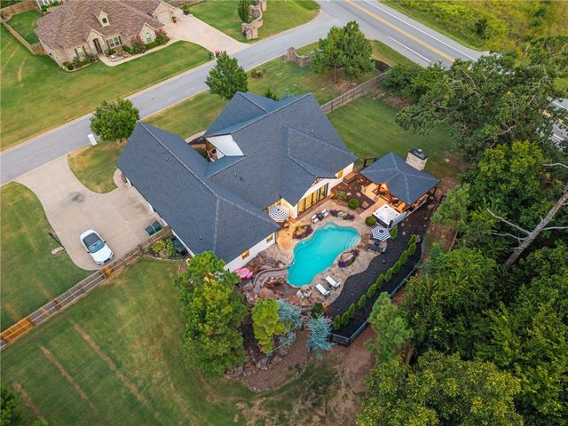 12175 Lost Oak Drive, Bentonville, AR 72712