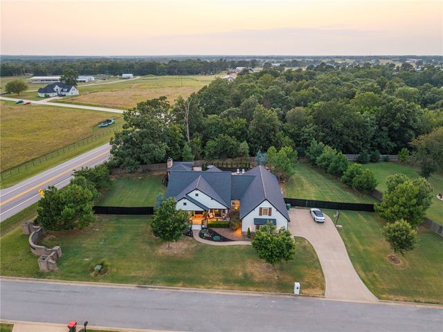 12175 Lost Oak Drive, Bentonville, AR 72712