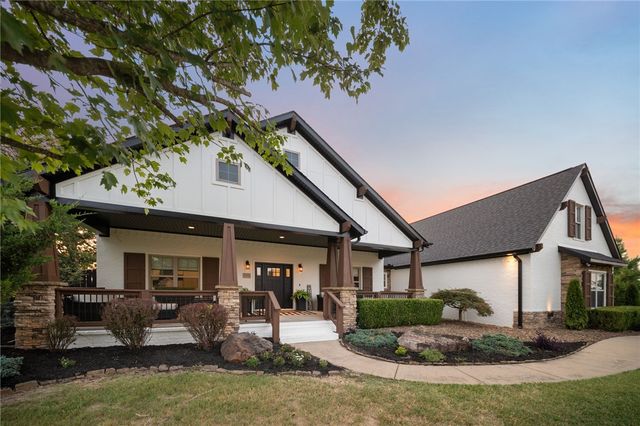 12175 Lost Oak Drive, Bentonville, AR 72712