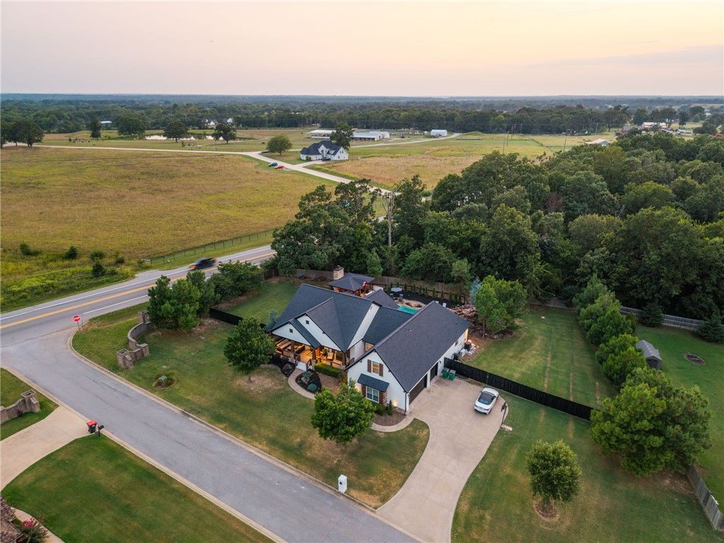 12175 Lost Oak Drive, Bentonville, AR 72712
