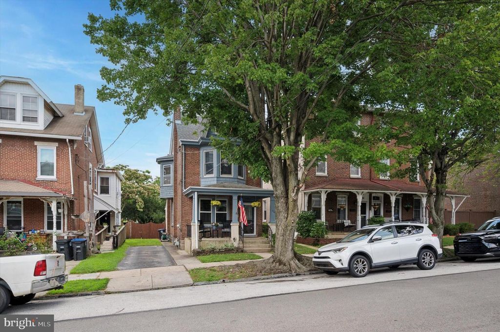 114 W 3RD AVE, Conshohocken, PA 19428
