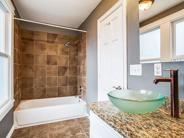 407 S Windomere Avenue B, Dallas, TX 75208