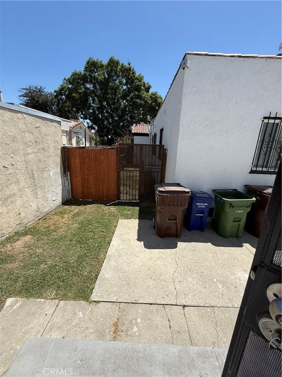 Image 61 of property listing at 1415 N Spring, Compton, CA 90221