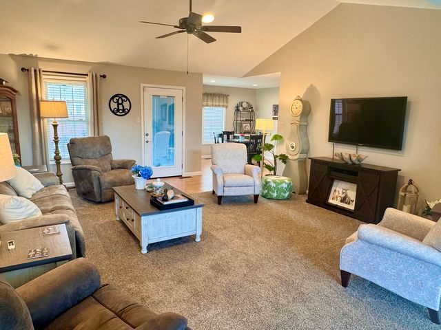 1106 Daybreak Drive, Marion, IL 62959