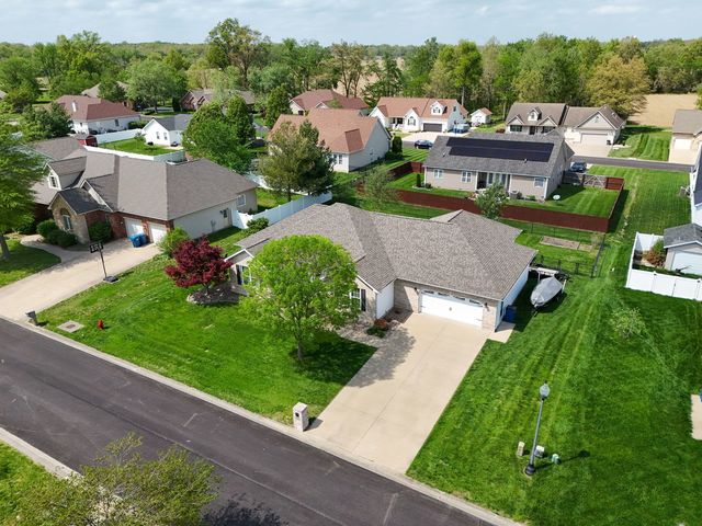 1106 Daybreak Drive, Marion, IL 62959
