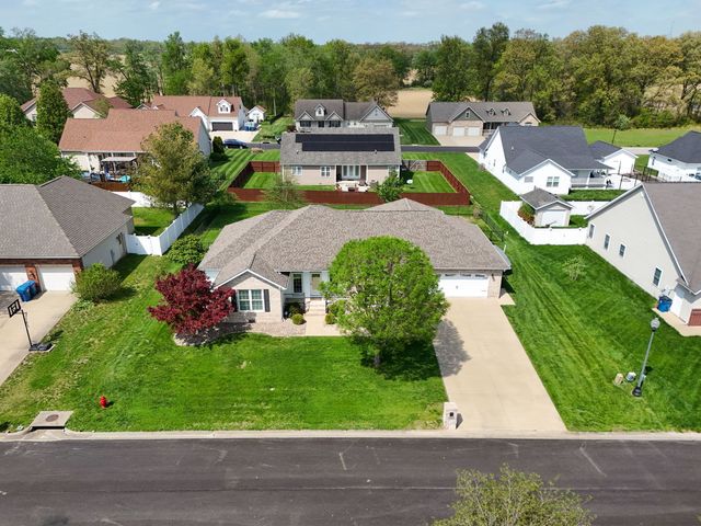 1106 Daybreak Drive, Marion, IL 62959