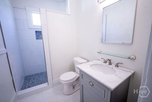 210 W W 41st Street, Savannah, GA 31401