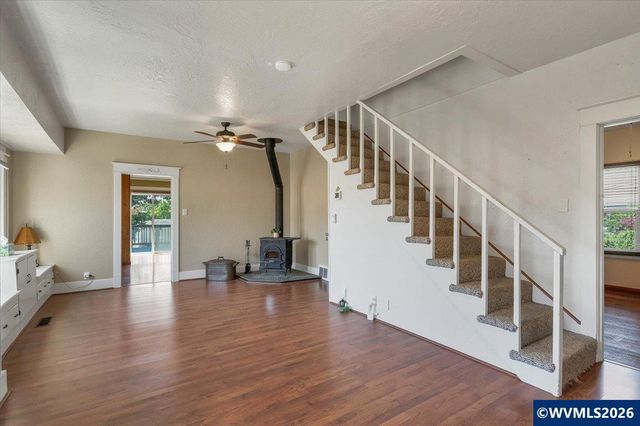 305 Mill St, Silverton, OR 97381