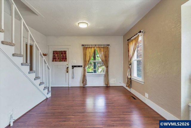 305 Mill St, Silverton, OR 97381