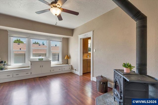 305 Mill St, Silverton, OR 97381