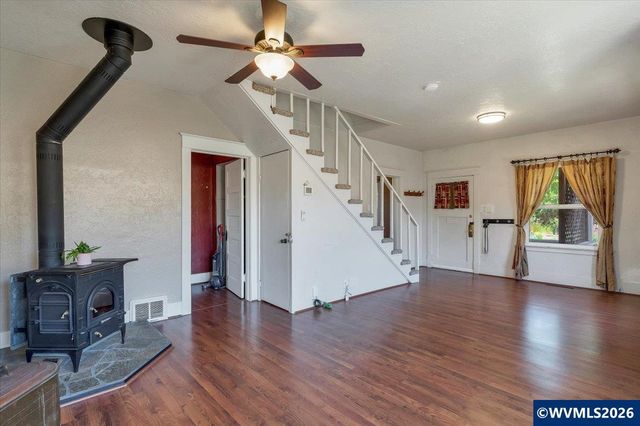 305 Mill St, Silverton, OR 97381