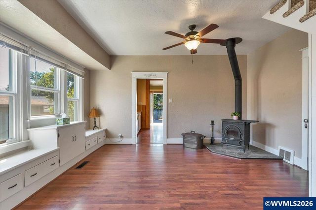 305 Mill St, Silverton, OR 97381