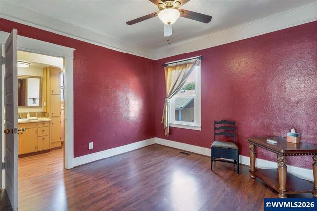 305 Mill St, Silverton, OR 97381