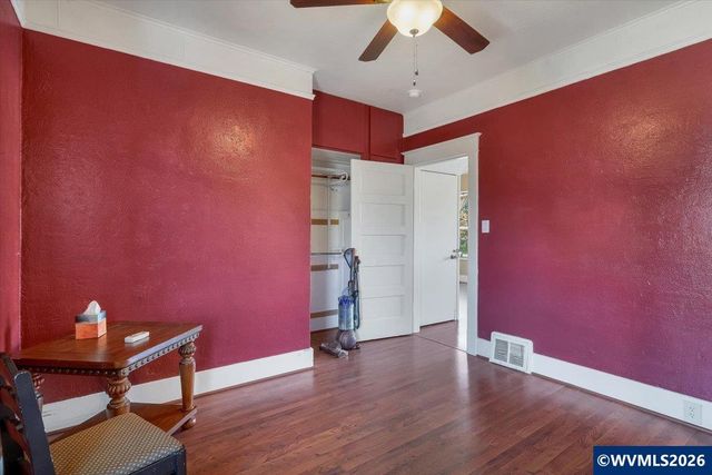 305 Mill St, Silverton, OR 97381