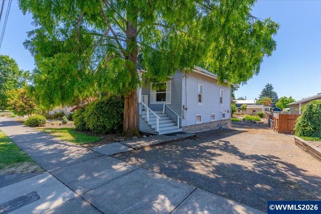 305 Mill St, Silverton, OR 97381