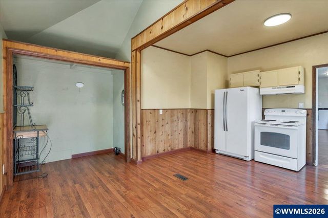 305 Mill St, Silverton, OR 97381