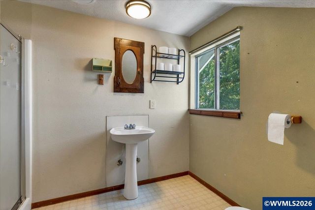 305 Mill St, Silverton, OR 97381