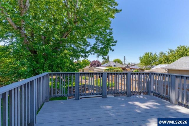 305 Mill St, Silverton, OR 97381