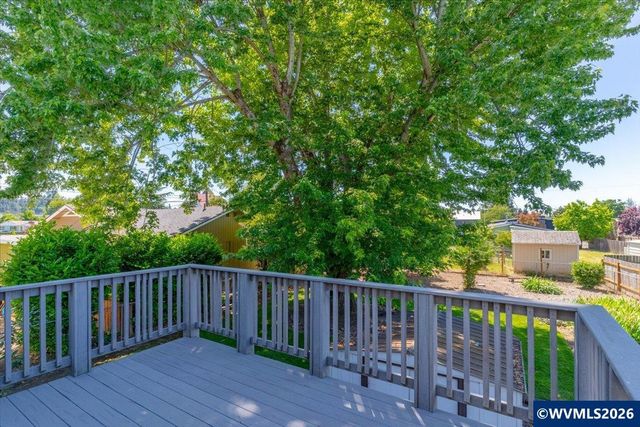 305 Mill St, Silverton, OR 97381