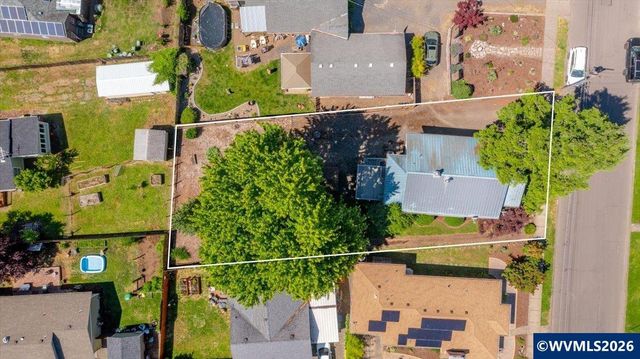 305 Mill St, Silverton, OR 97381