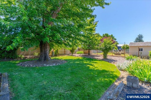 305 Mill St, Silverton, OR 97381