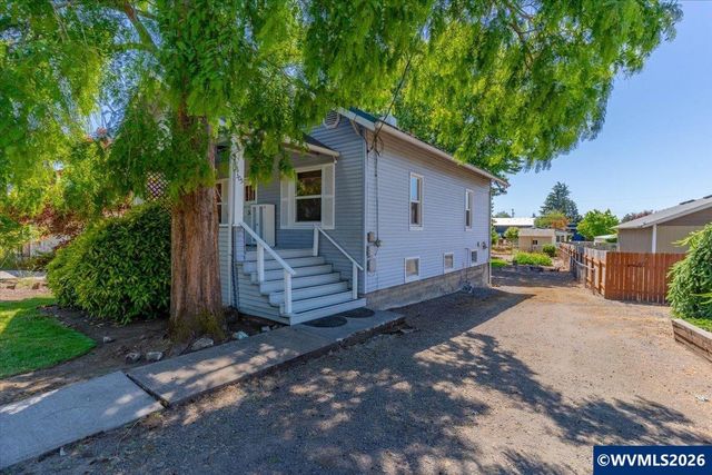305 Mill St, Silverton, OR 97381