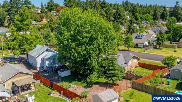 305 Mill St, Silverton, OR 97381