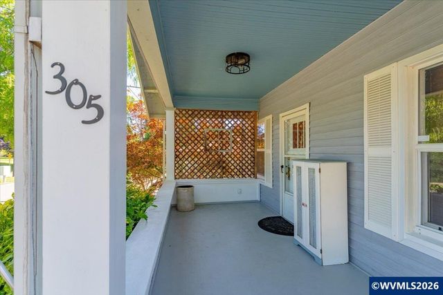 305 Mill St, Silverton, OR 97381