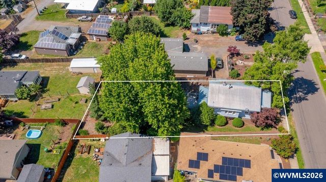 305 Mill St, Silverton, OR 97381