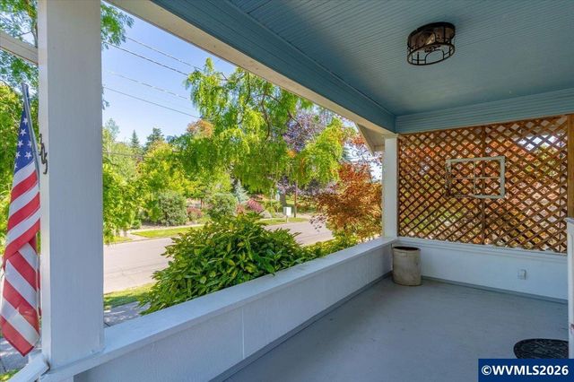 305 Mill St, Silverton, OR 97381