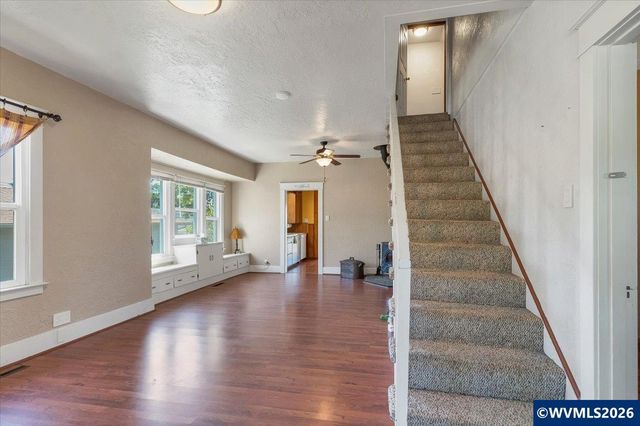 305 Mill St, Silverton, OR 97381