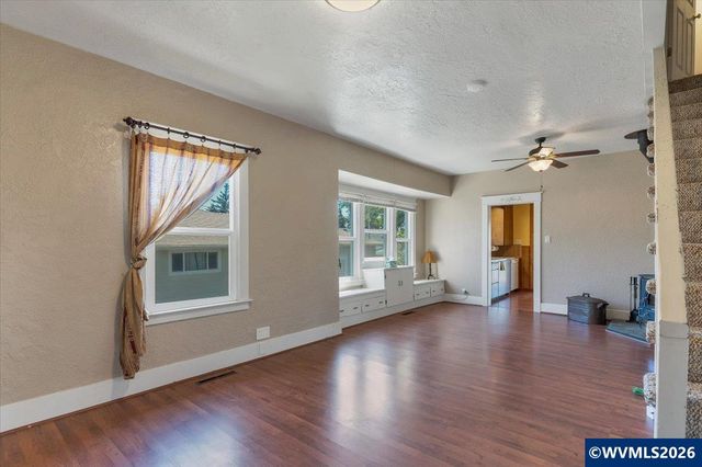 305 Mill St, Silverton, OR 97381