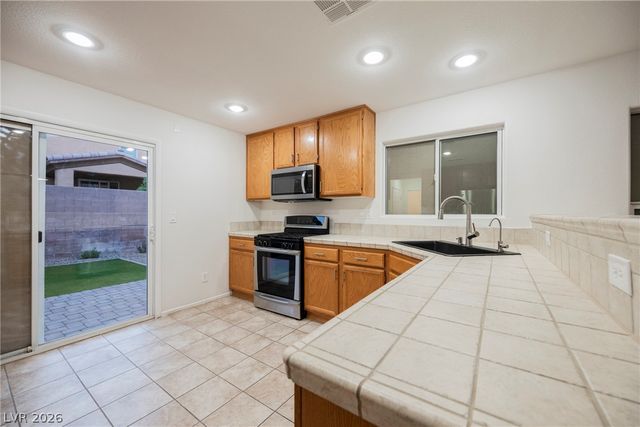445 Royal Bridge Drive, Las Vegas, NV 89178