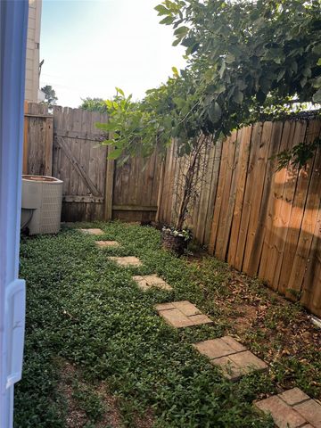 11807 Chetman Drive B, Houston, TX 77065