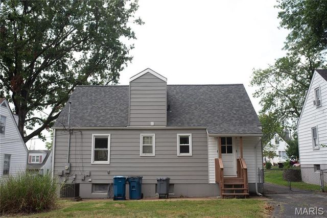 9833 Zykan Drive, Overland, MO 63114