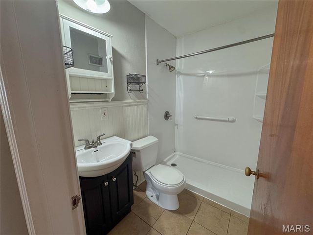 9833 Zykan Drive, Overland, MO 63114