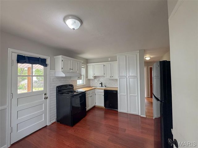 9833 Zykan Drive, Overland, MO 63114