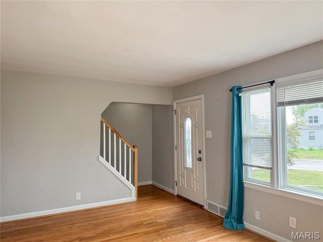 9833 Zykan Drive, Overland, MO 63114
