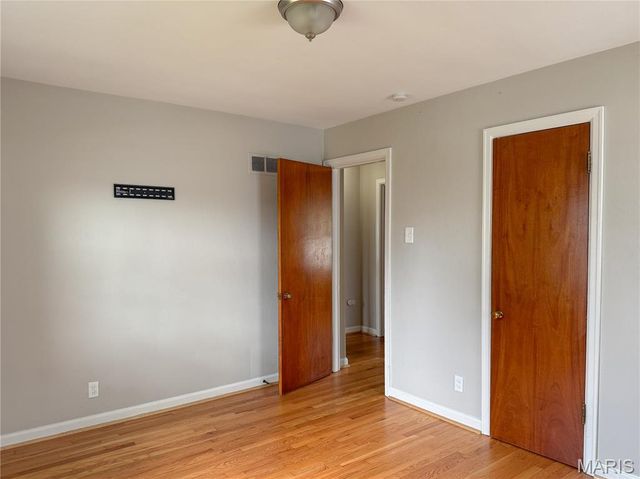 9833 Zykan Drive, Overland, MO 63114