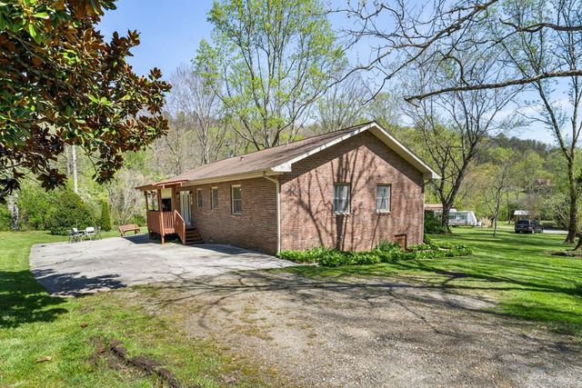 496 Jackie Cove Road, Hayesville, NC 28904