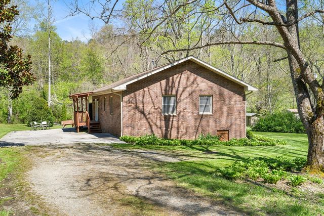 496 Jackie Cove Road, Hayesville, NC 28904