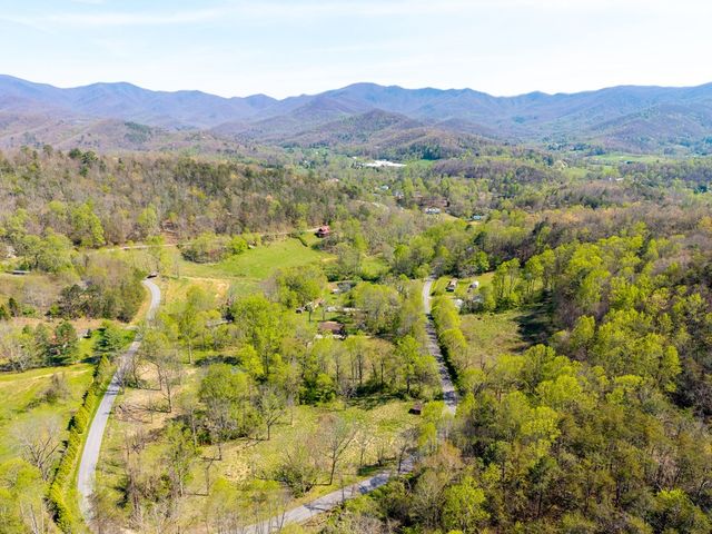 496 Jackie Cove Road, Hayesville, NC 28904