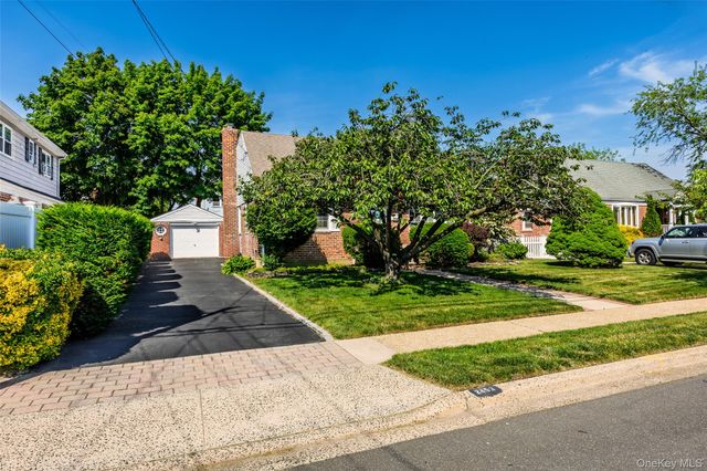 2453 Aberdeen Street, East Meadow, NY 11554