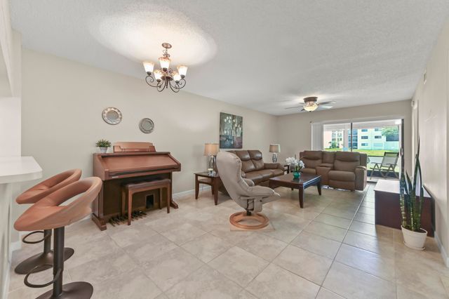 7618 Tahiti Lane 106, Lake Worth, FL 33467